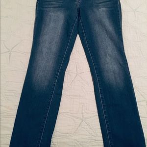 Crown & Ivy straight leg jeans size 6